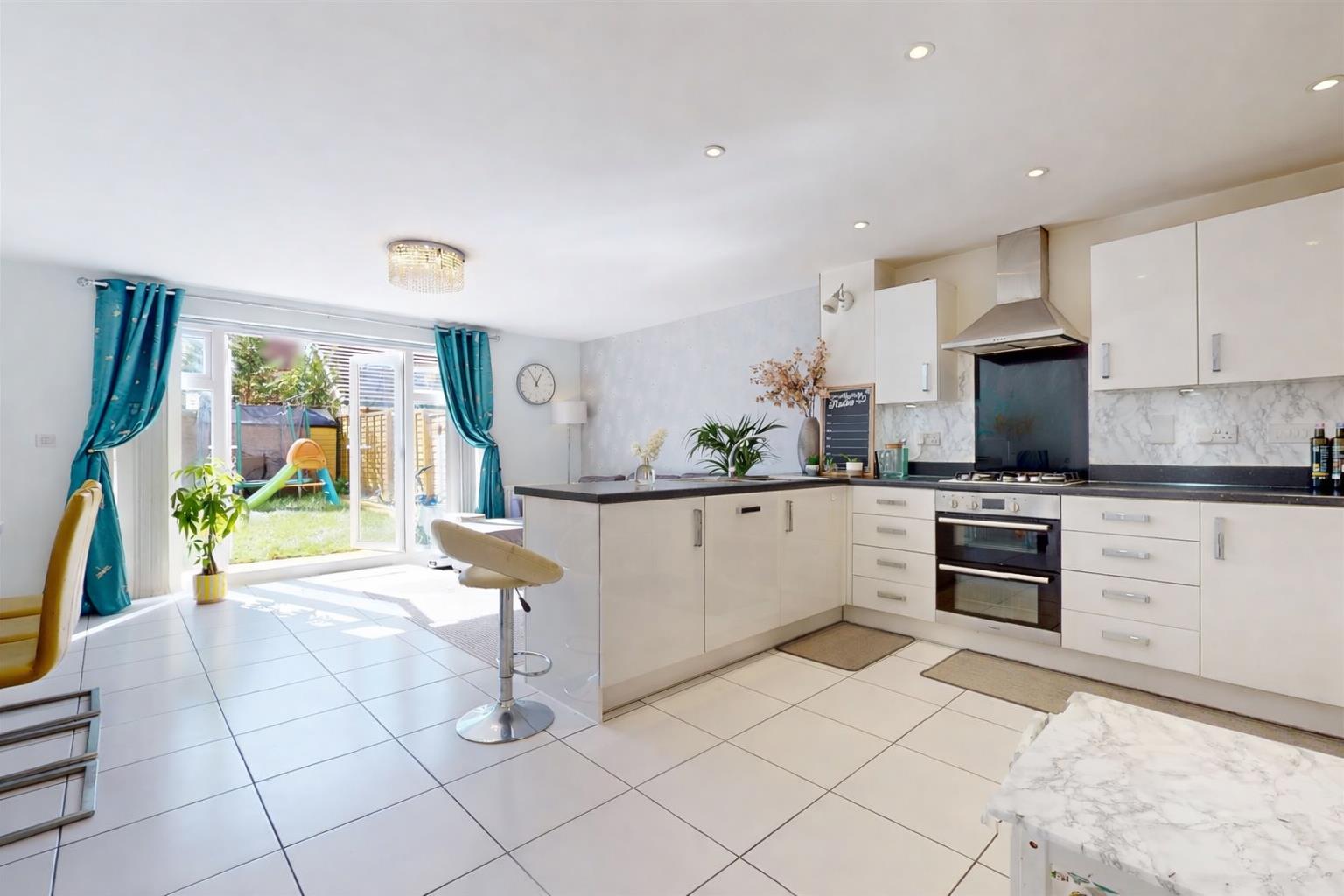 4 bed property in Simford Way, Milton Keynes
